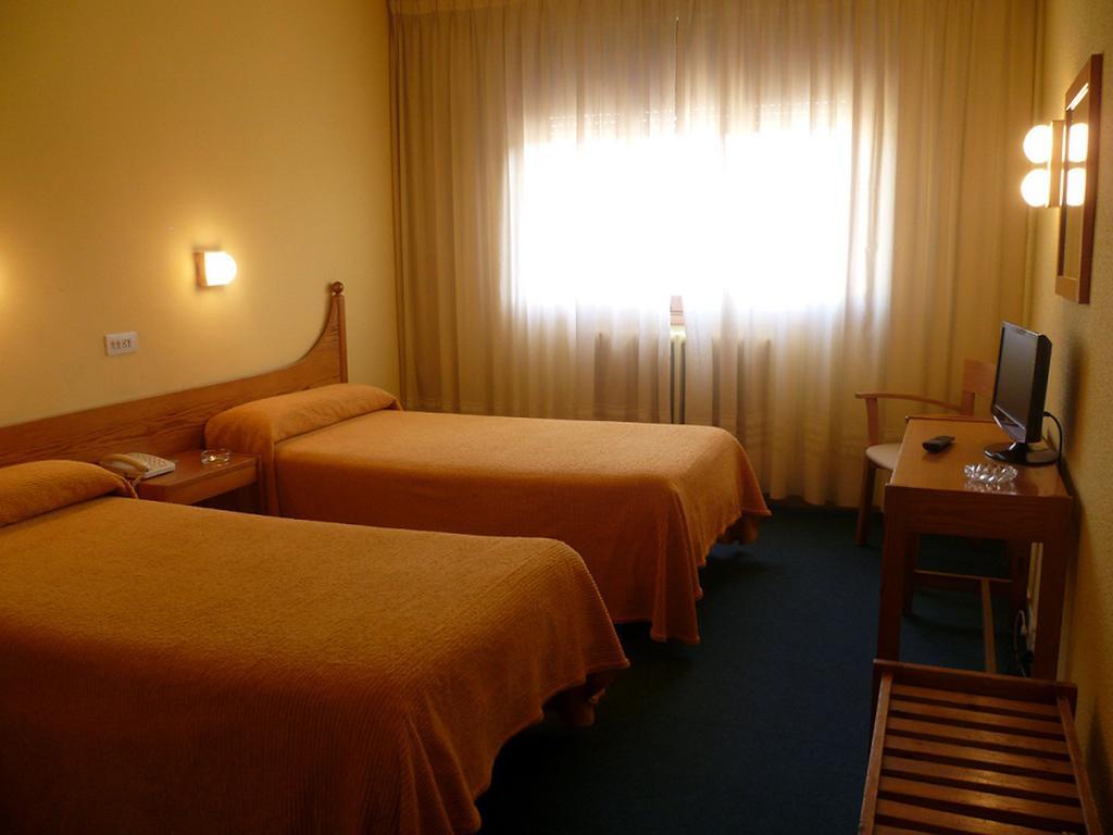 Hotel Pradas Jaca Kültér fotó