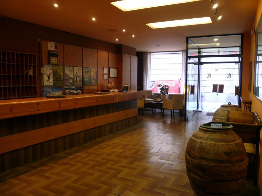Hotel Pradas Jaca Kültér fotó