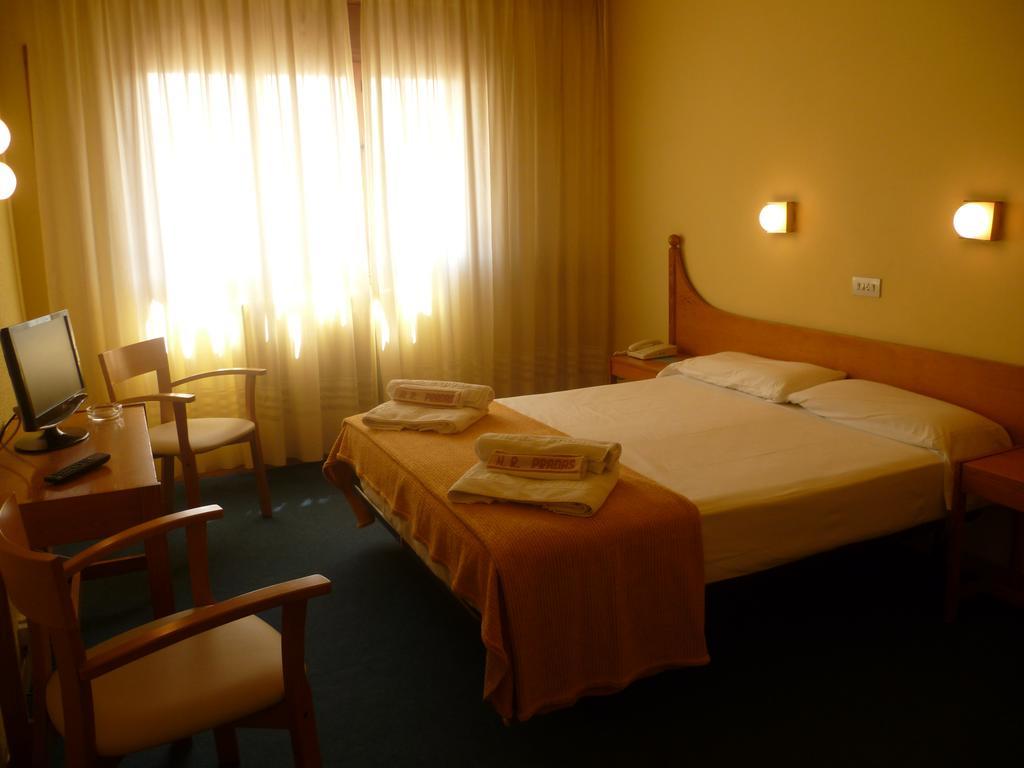 Hotel Pradas Jaca Kültér fotó