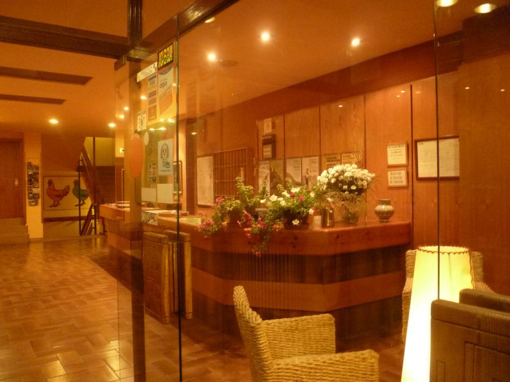 Hotel Pradas Jaca Kültér fotó
