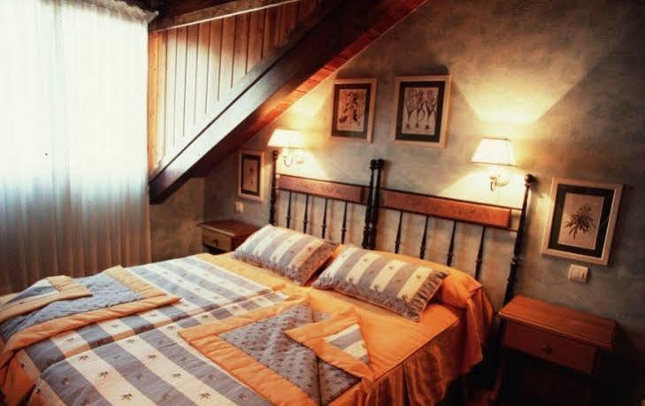 Hotel Pradas Jaca Kültér fotó