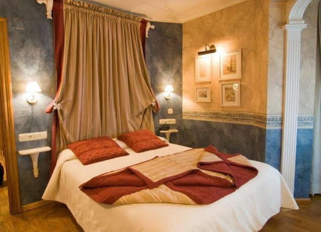Hotel Pradas Jaca Kültér fotó